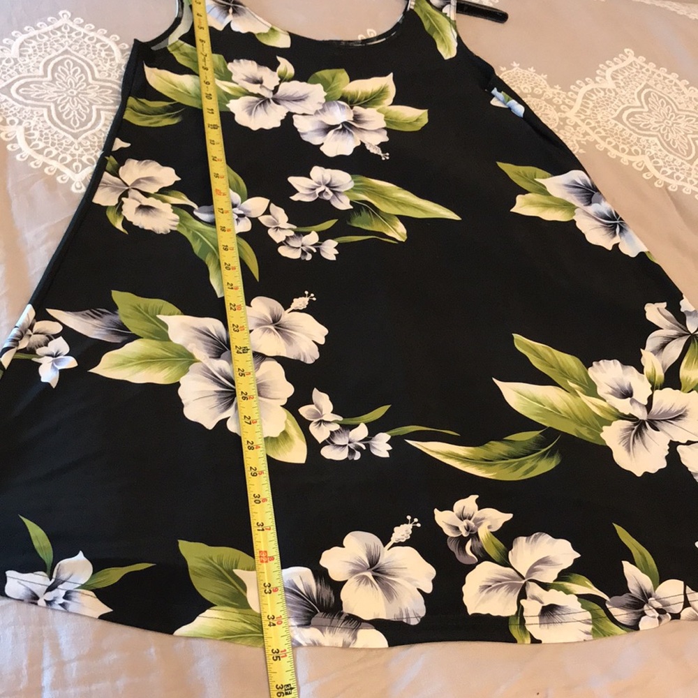 Women’s Dress - Picture 8 of 9